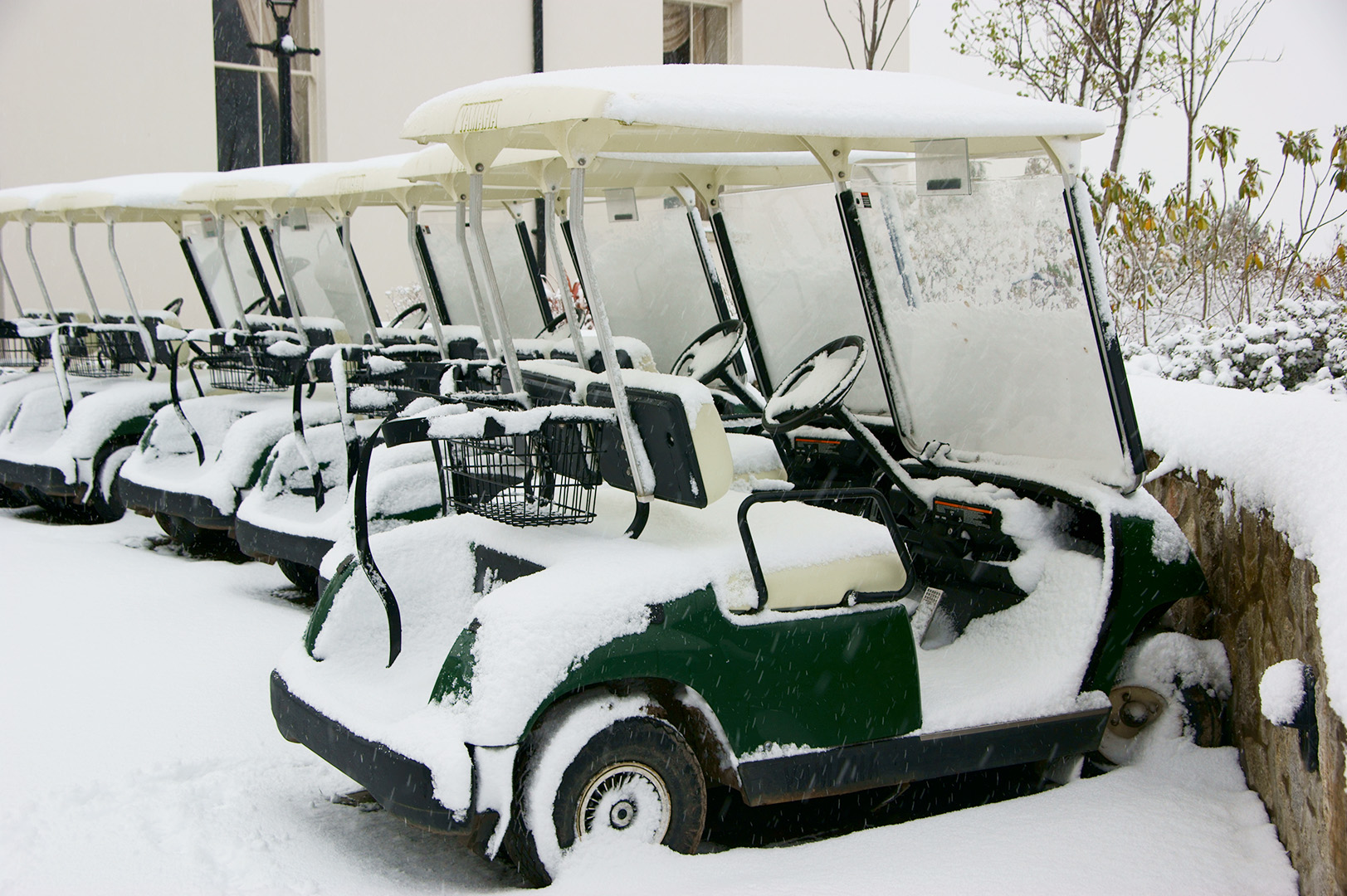 How to Maintain Golf Cart Batteries in Winter